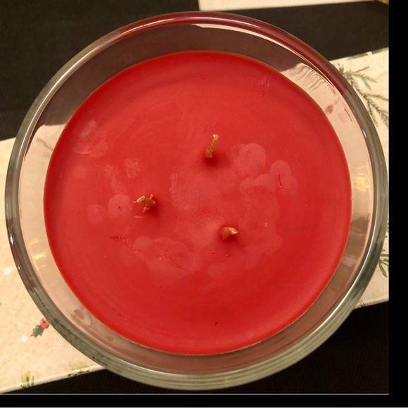 Yankee Candle large single 3-wick scented red Cinnamon spice candle 12 oz NEW - Picture 2 of 4